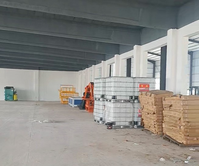 報廢汽車拆解線抵達客戶限產(chǎn)，卸車完畢等待組裝
